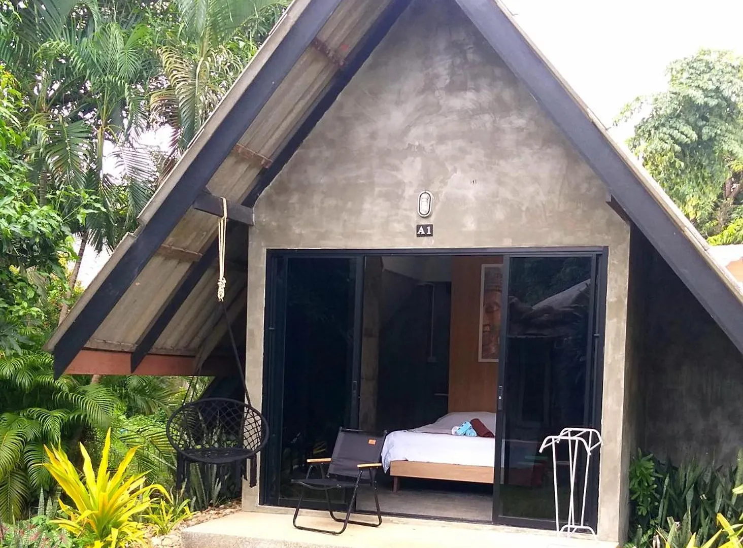 Ko Lanta Cashewnut Tree Resort منزل ريفي